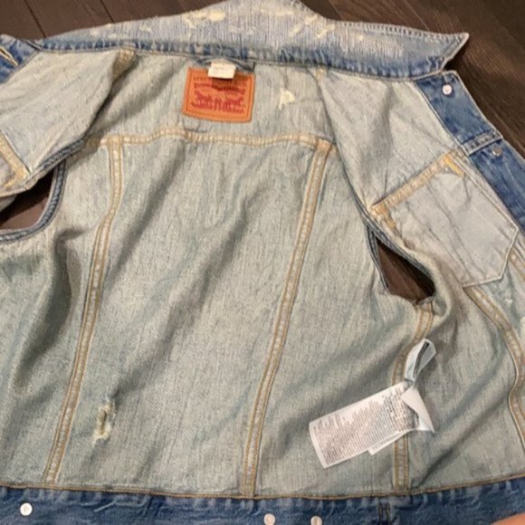 Levi's Distressed Denim Vest With eye graphics on the back - Picture 9 of 9